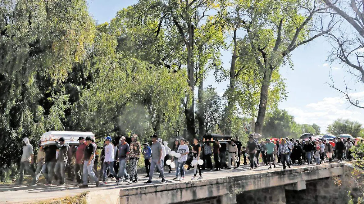 Cortejo fúnebre jóvenes de villanueva